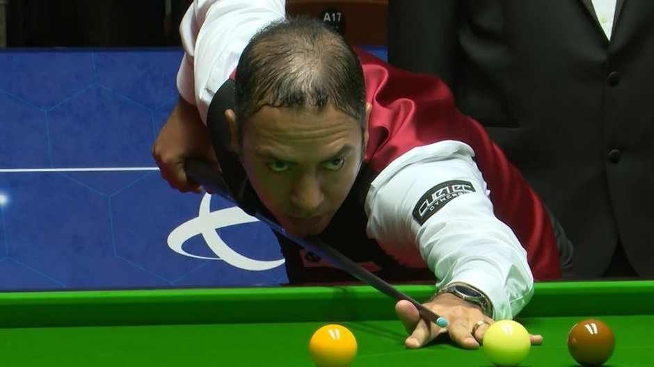 Ahmed Aly Elsayed pictured breaking off during his 2022 World Seniors Snooker Championship match against Wayne Cooper - Photo courtesy of BBC Sport