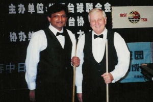 Tom Kollins pictured with Ajeya Prabhakar at the 2000 IBSF World Snooker Championship in China
